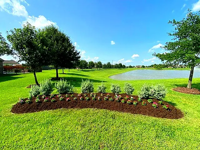 Lakeside Commercial Lawn — HOA & Commercial Properties