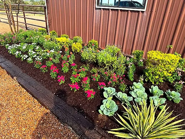 Fence Line Color — Seasonal Color Enhancements